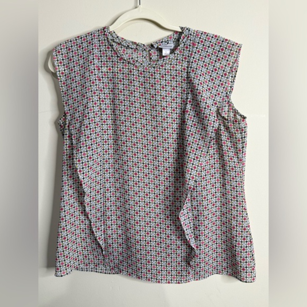 Worthington sleeveless blouse with a geometric print